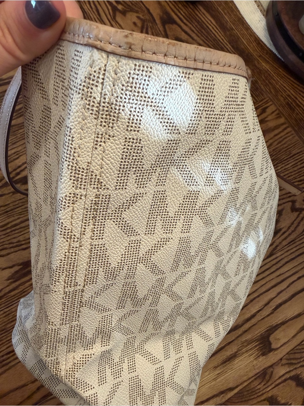 Michael Kors Vanilla Jet Set Travel Signature MK Tote Bag - Picture 5 of 15